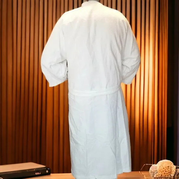 White Unisex Bath Robe Honeycomb/Waffle Weave Wind Creek Bethlehem Casino Resort - Picture 4 of 4